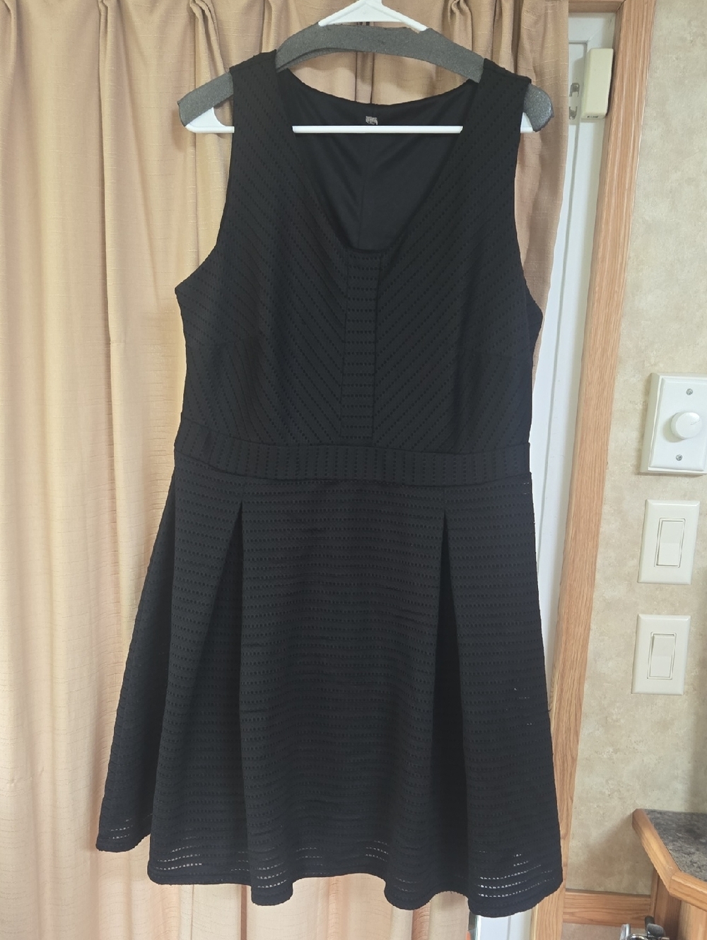 Little black dress brand less size large
